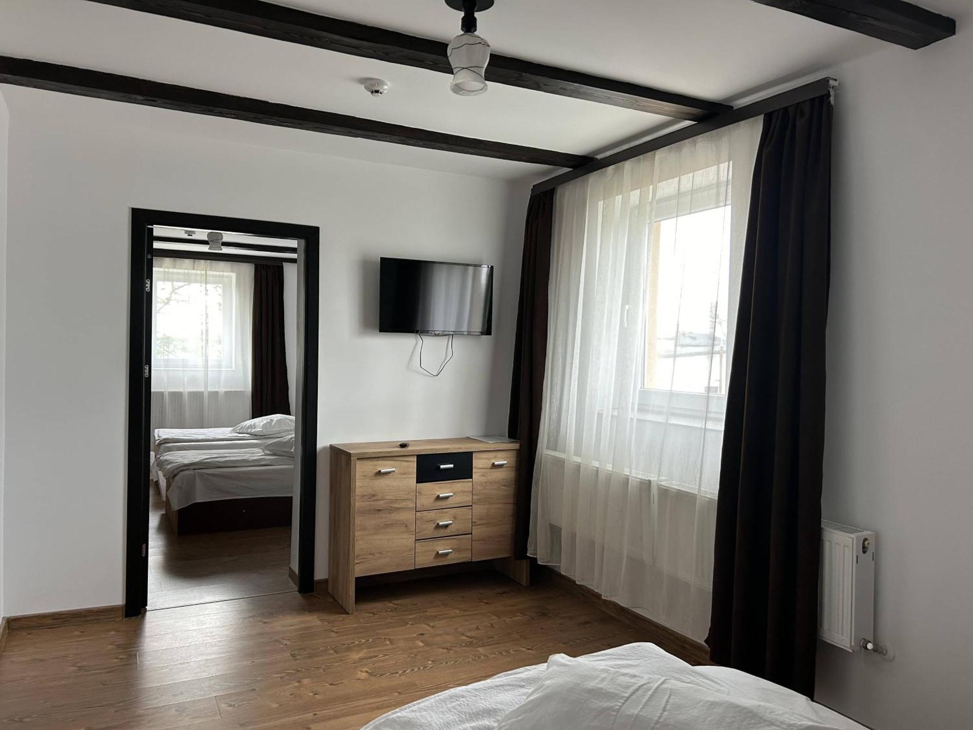 Hotel Intim Rădăuţi 外观 照片