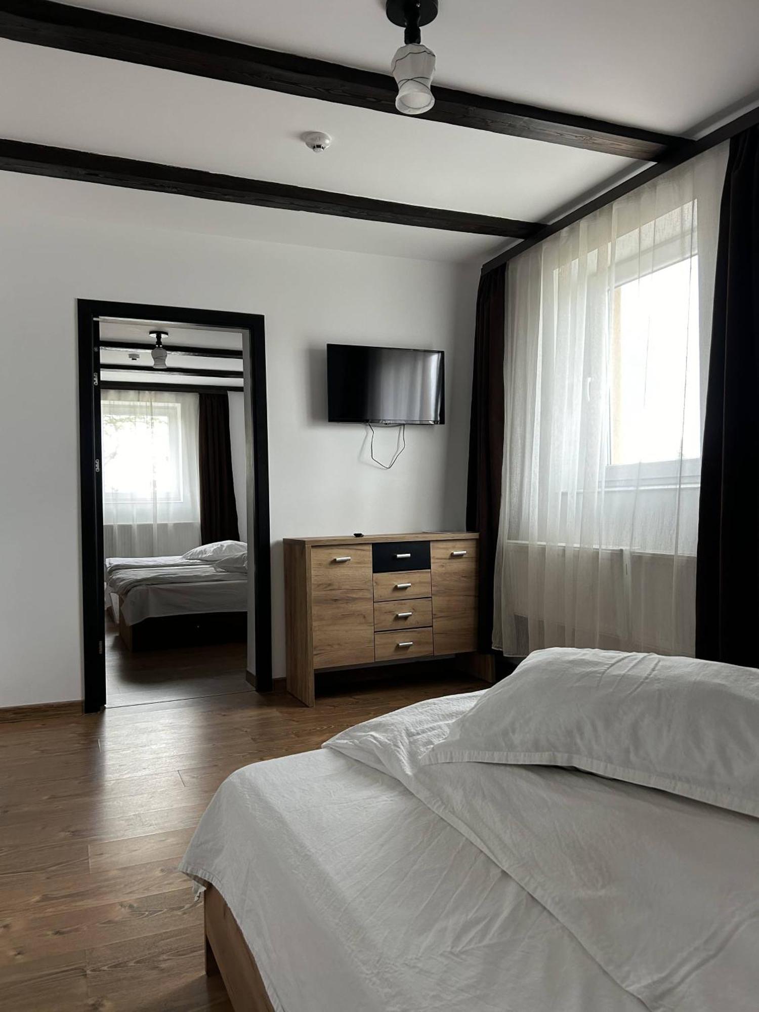 Hotel Intim Rădăuţi 外观 照片