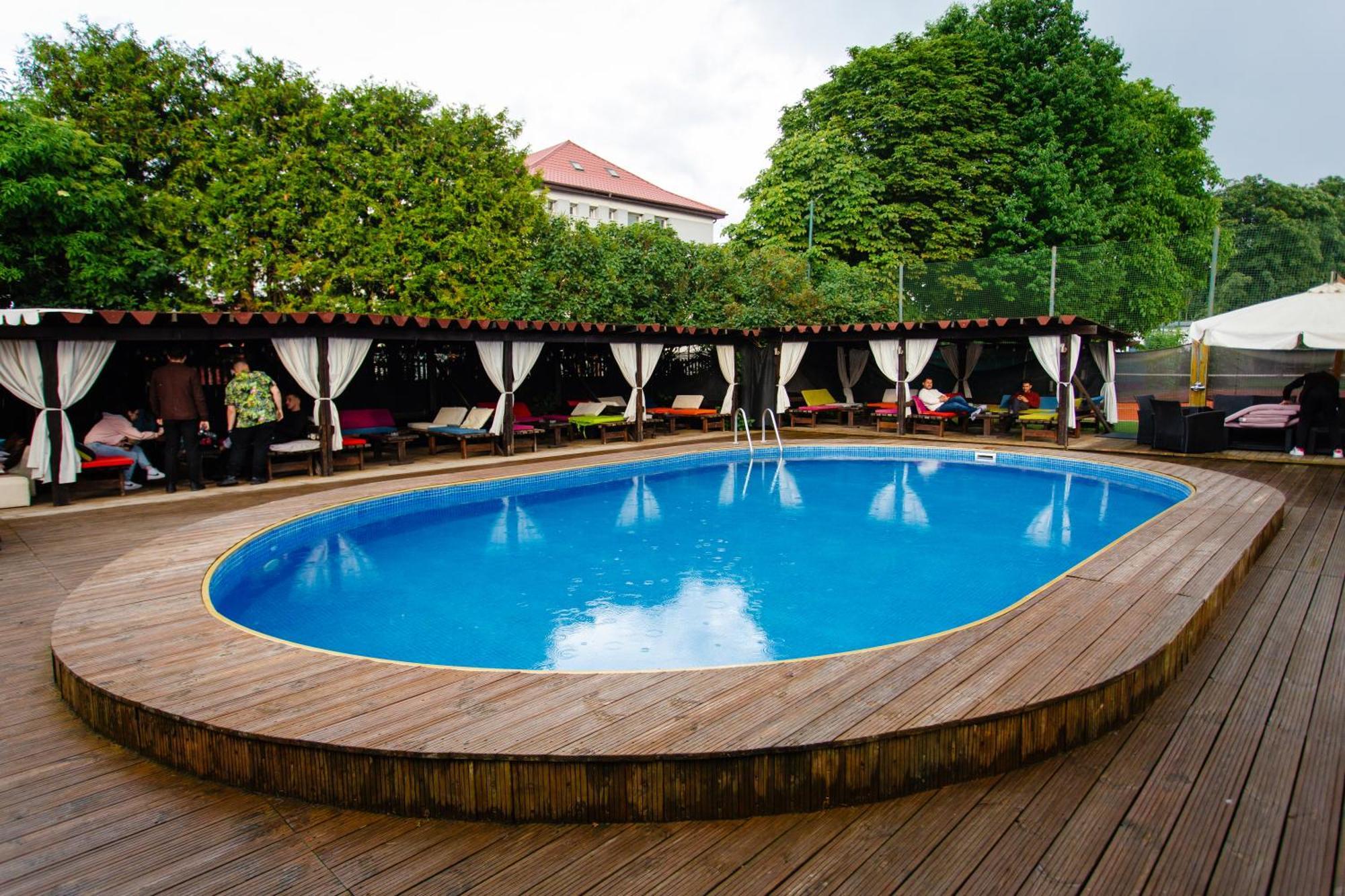 Hotel Intim Rădăuţi 外观 照片