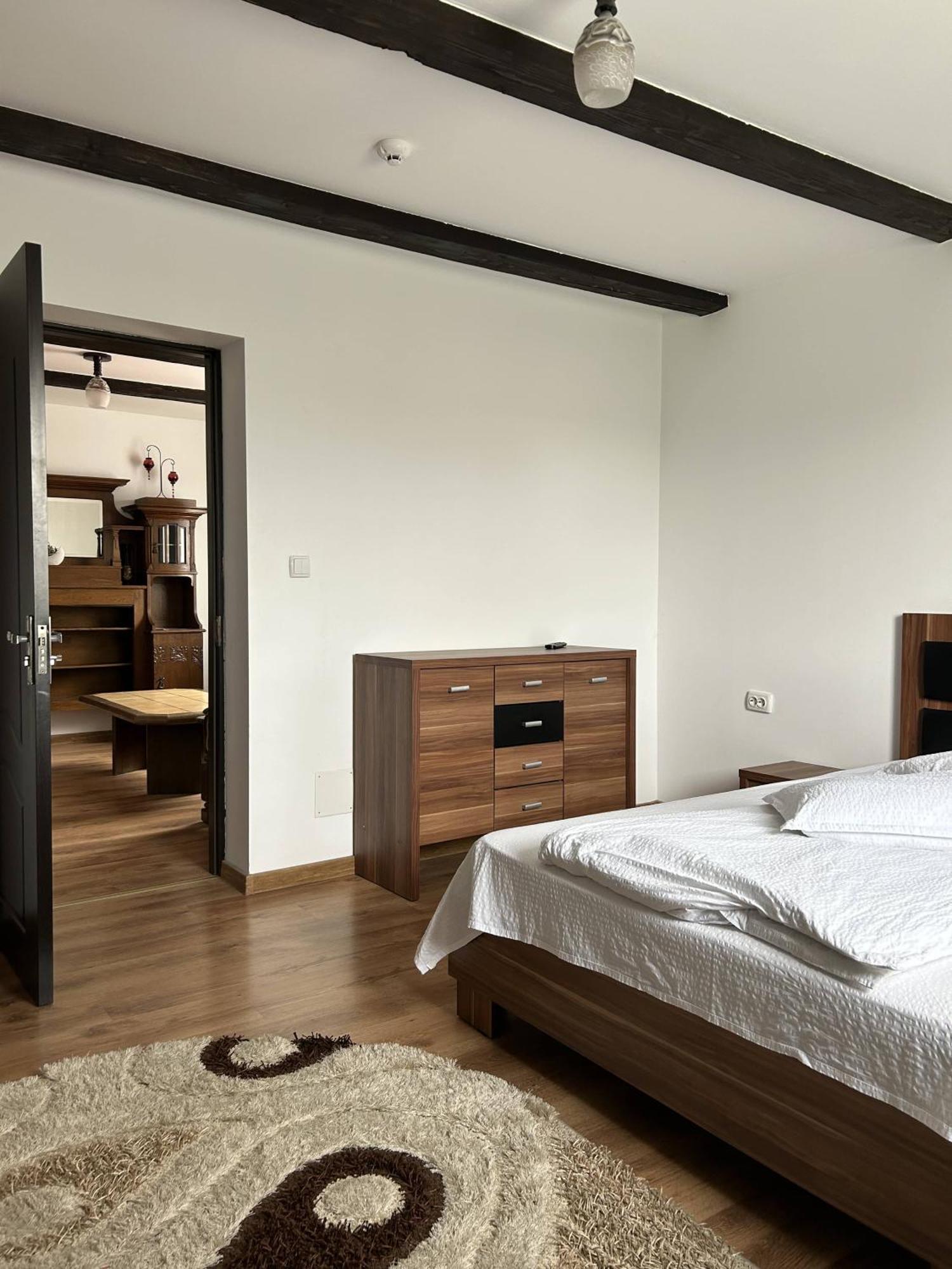 Hotel Intim Rădăuţi 外观 照片