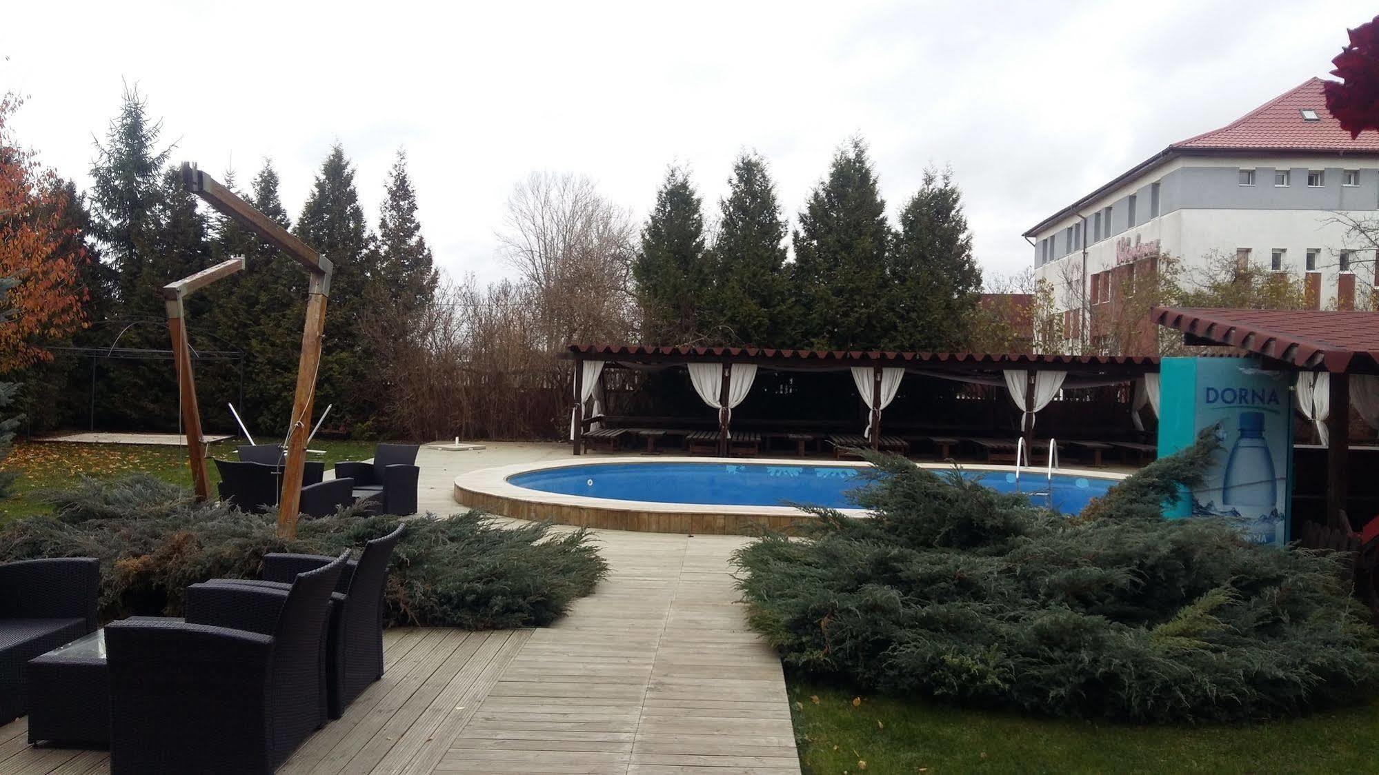 Hotel Intim Rădăuţi 外观 照片