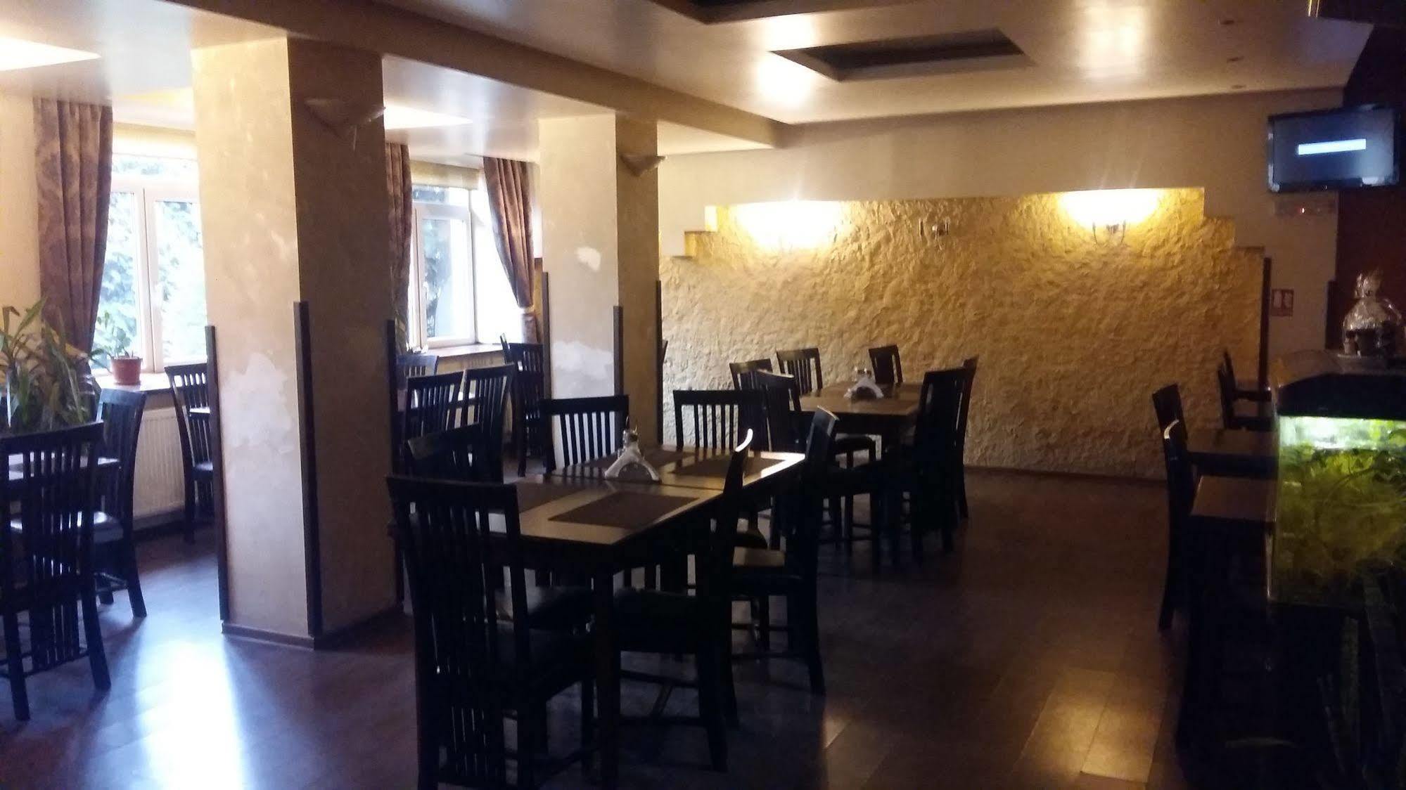 Hotel Intim Rădăuţi 外观 照片
